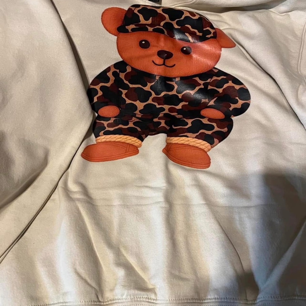 Cozy Beige Bear Graphic Women's Hoodie